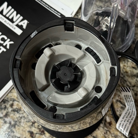 Ninja FIT BLENDER Single Serve SEALED in Box + Cookbook - Picture 3 of 3